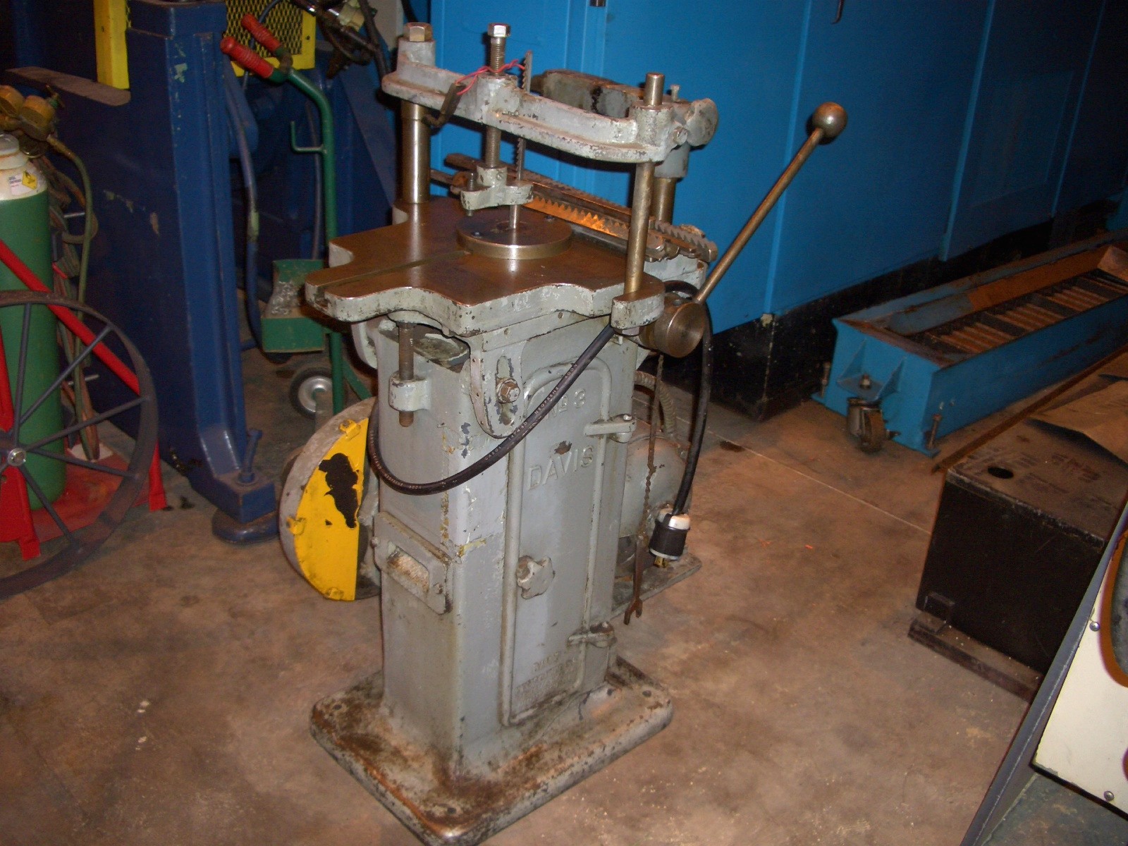 NO. 3 DAVIS, 1/16" -1/2" KEYWAYS, 16-1/4" x 17" TBL, 1.5 HP, 1 T-SLOT, SOME BROACHES