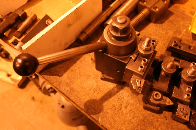 ALORIS CA TOOLPOST WITH 6 HOLDERS, FOR 14-20" LATHES