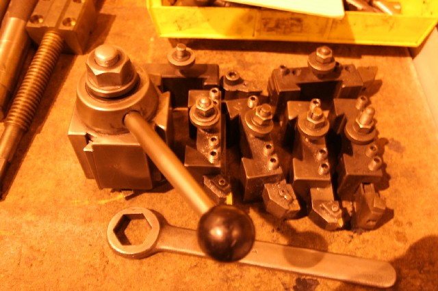 ALORIS CA TOOLPOST WITH 6 HOLDERS, FOR 14-20" LATHES