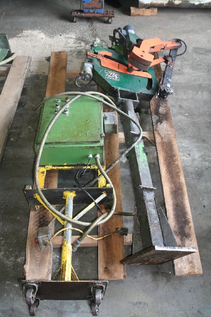 SNAIR 30 LB PURING CAPACITY LADLER, 75" STROKE, 1994, WITH CONTROL