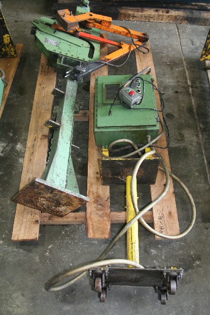 SNAIR 30 LB POURING CAPACITY LADLER, 75" STROKE, 1989, WITH CONTROL