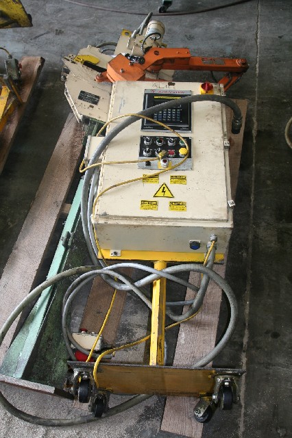 SNAIR 30 LB PURING CAPACITY LADLER, 65" STROKE, 1996, WITH CONTROL