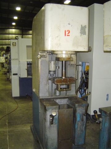 15 TON DENISON, 12 " STK, 20 " DAYLIGHT, 10 " THROAT, 15HP, DUAL HAND LEVER OPERATION