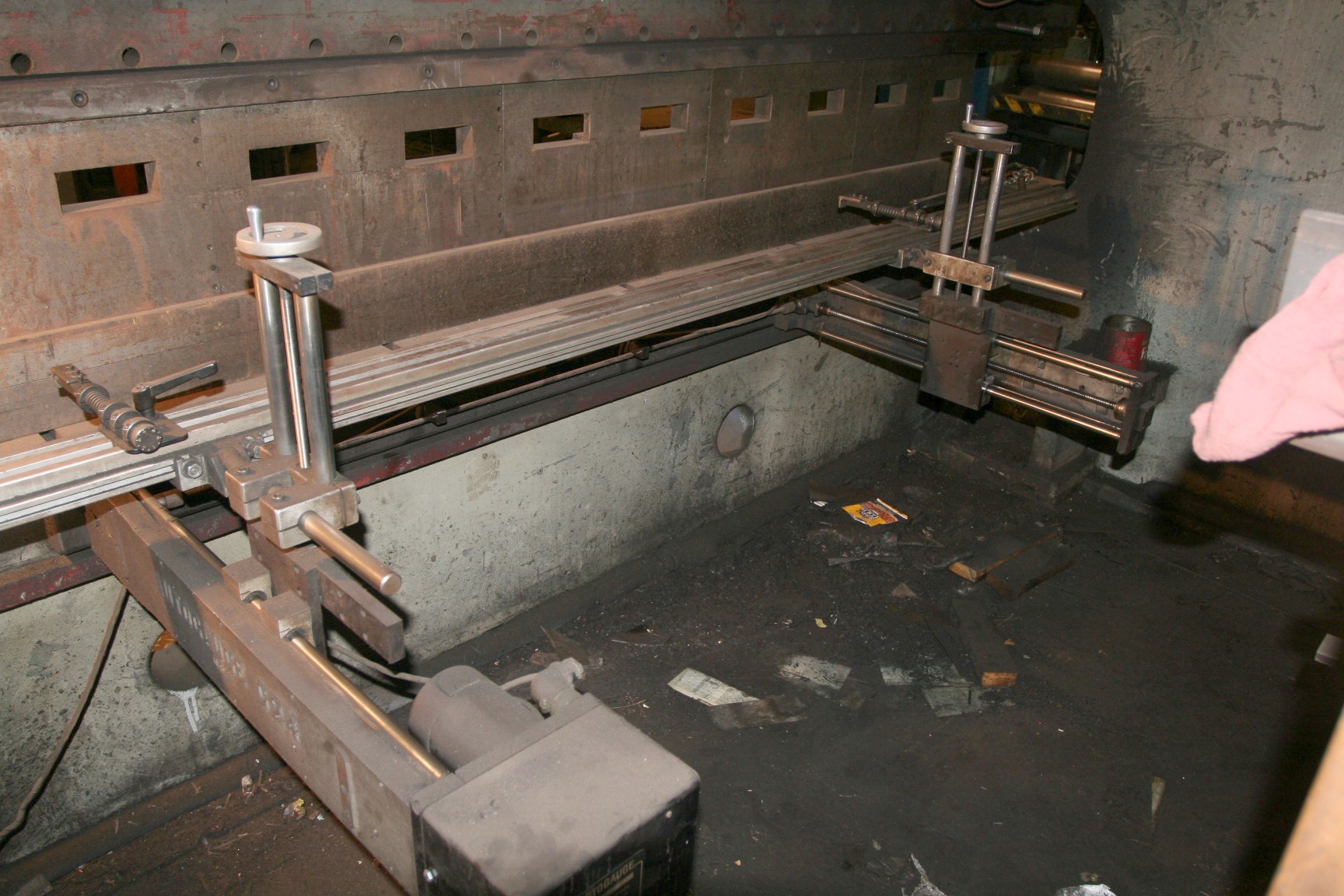 1000 TON X 16' CINCINNATI HYD., 12' BETWEEN, 12" STROKE, AUTOMEC 99 CNC CONTROL