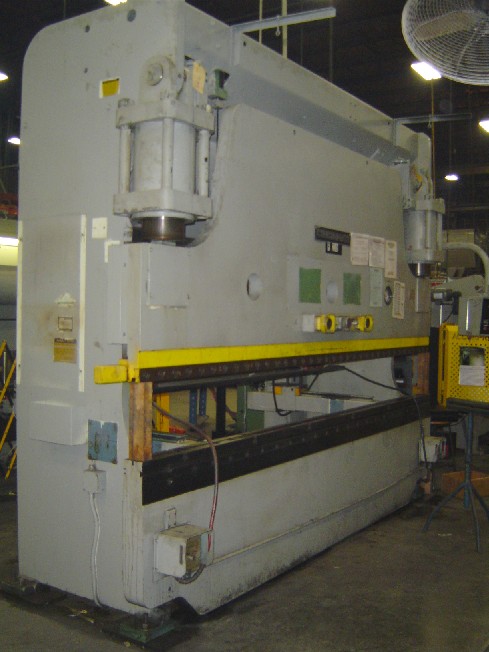 175 TON CINCINNATI HYDRAULIC PRESS BRAKE, AUTOSHAPE CNC CONTROL, HYDRAULIC CLAMPING, 12 FT. O.A., 10' 6" B.H., 17" OPEN HEIGHT, 1985