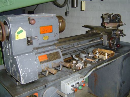 12" X 36" LOGAN TOOLROOM ENGINE LATHE, 40-1400 RPM, STEADY REST, TOOL POST, INCH THREADING