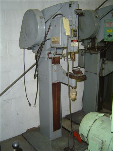 NATIONAL 600, FOOT PEDAL, 12" THROAT, SET UP FOR 188 RIVETS