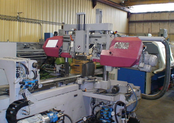 15.7" X 12.2" BEHRINGER HBP 310-403GA, AUTOMATIC, MITERING, TWIN COLUMN, 1.25" BLADE, 2004