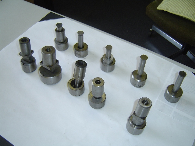 10 PIECES OF MISCELLANEOUS PUNCH AND DIE SETS