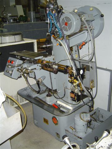 NICHOLS  AUTO CYCLE MILL, 2 HP, 7 X 24 TABLE, 40 TAPER, 2875 RPM, 1970