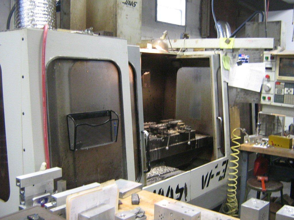 HAAS VF-3, HAAS CNC, 40" x 20" x 25", 7500 RPM, 15HP, CAT 40, 4TH AXIS READY,94