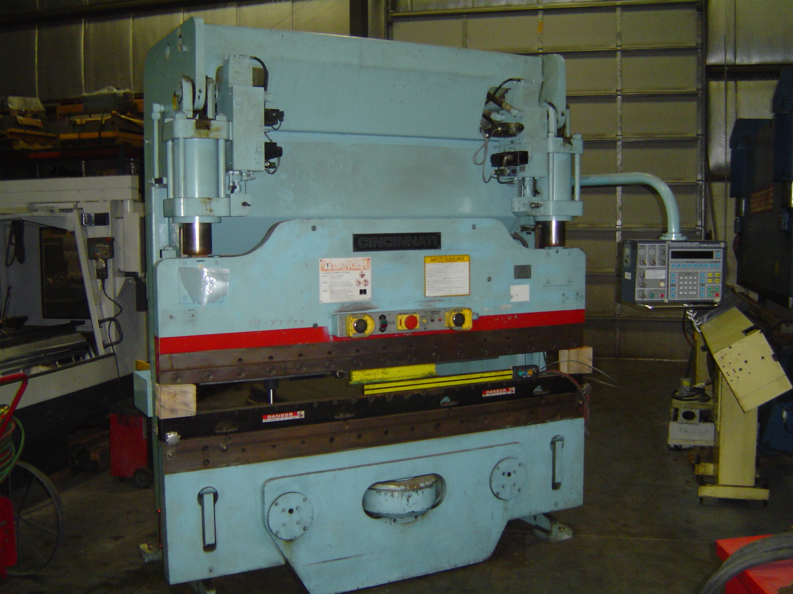 90 TON, CINCINNATI FORM MASTER II, NEW 1993, 8' O.A., 6' B.H., DUAL PALMS, FOOT PEDAL, AUTO CROWNING