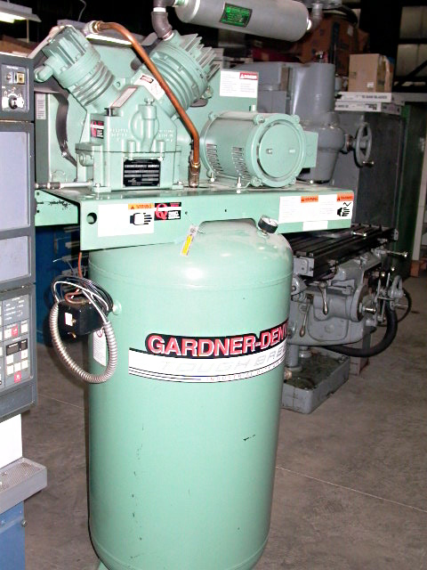 17.8 CFM, 175 PSI, RECIPROCATING AIR COMPRESSOR, 5 HP, 3 PHASE, 80 GALLON