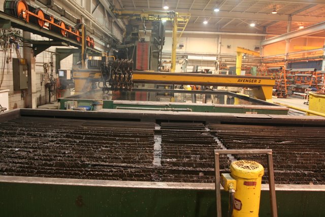 ESAB AVENGER 2-7, (1) 11' X 22' AND (1) 22' X 22' GALT WATER TABLES, VISION 55 PC BASED CONTROL (UPDATED 2008), 1 PLASMA, 4 OXY, ESP 600C POWER SUPPLY, 1998
