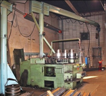 6 X 6 X 1 ROUNDO R7S, UNIVERSAL ROLLS, 2" PIPE ROLLS, 2,000 LB HOIST, HYDRAULIC, SPACERS, PENDENT CONTROL, 1975