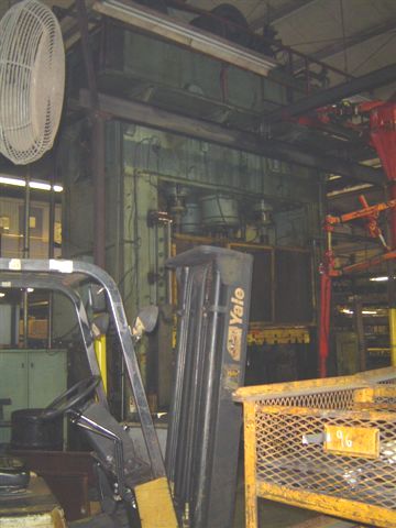 600 TON CLEARING/USI, 108" X 64" BED, 18" STROKE, 48" SHUT HEIGHT, WINDOWS, AIR CUSHION