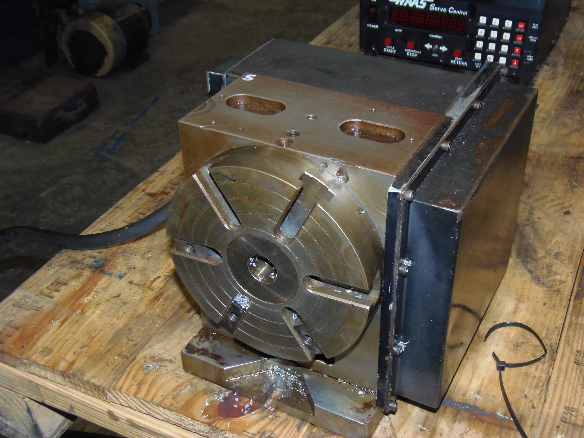 HAAS ROTARY TABLE - INDEXER - 7 INCH DIAMETER, MODEL HRT7, SIDE MOUNTED, SCO CONTROL, 1 INCH BORE