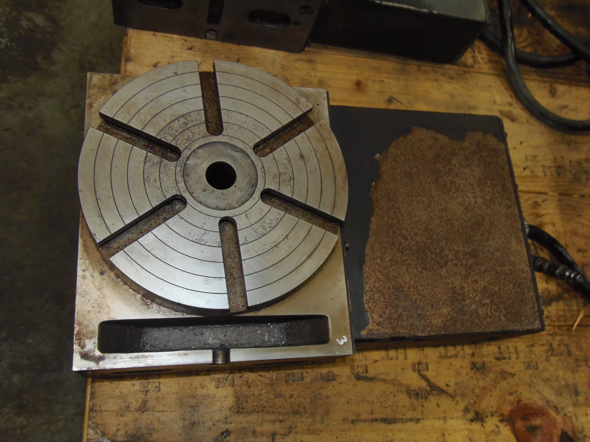 HAAS ROTARY TABLE - INDEXER - 9 INCH DIAMETER, MODEL HRT9, SCO CONTROL, 1 INCH BORE