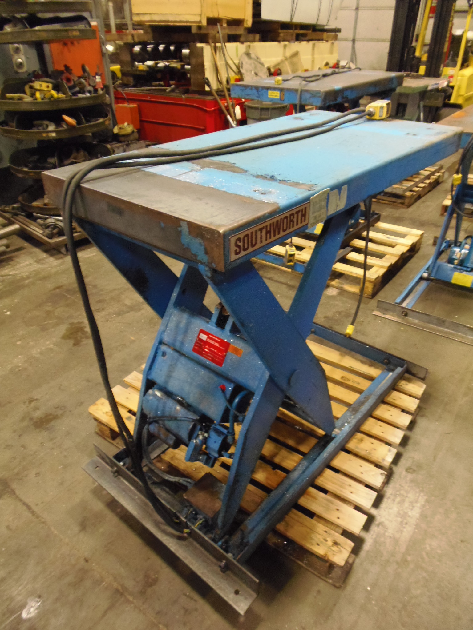 SOUTHWORTH LIFTING TABLE, LS2-36, 2000 LB CAPACITY, 24" x 48" TABLE, 43" LIFTING HEIGHT, 1993