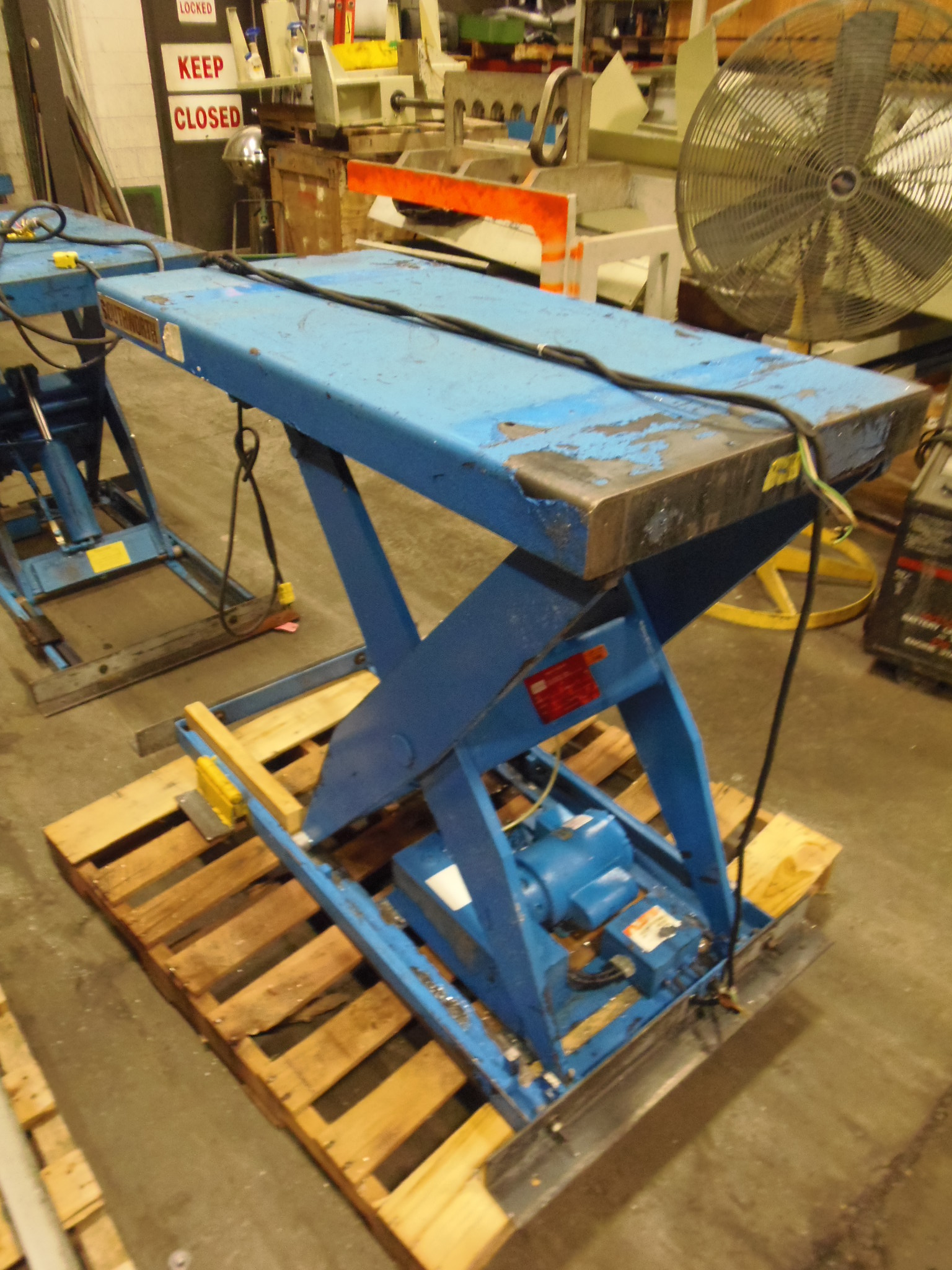 SOUTHWORTH LIFTING TABLE, LS2-36, 2000 LB CAPACITY, 24" x 48" TABLE, 43" LIFTING HEIGHT, 1994