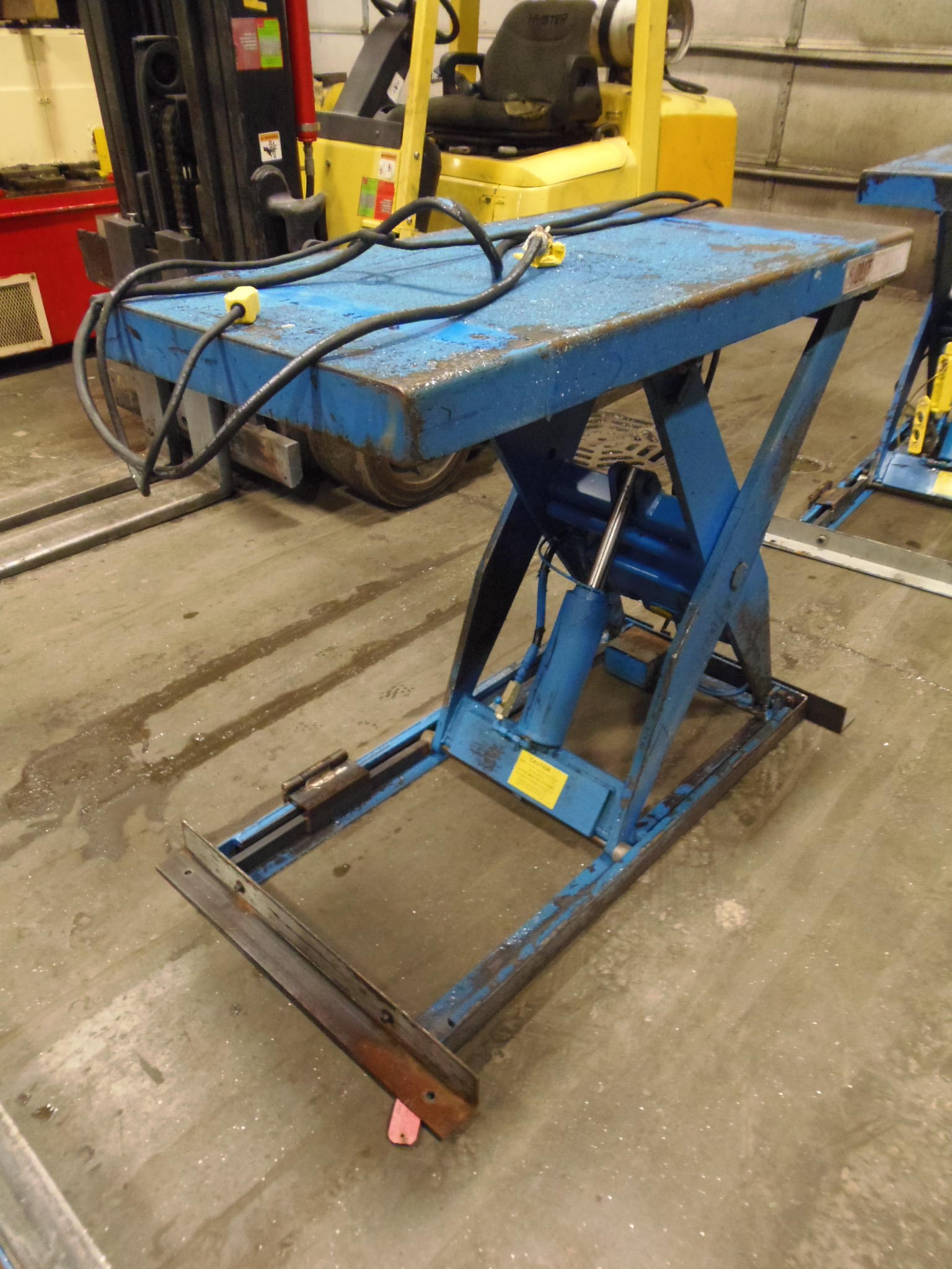 SOUTHWORTH LIFTING TABLE, LS2-36, 2000 LB CAPACITY, 24" x 48" TABLE, 43" LIFTING HEIGHT, 1993