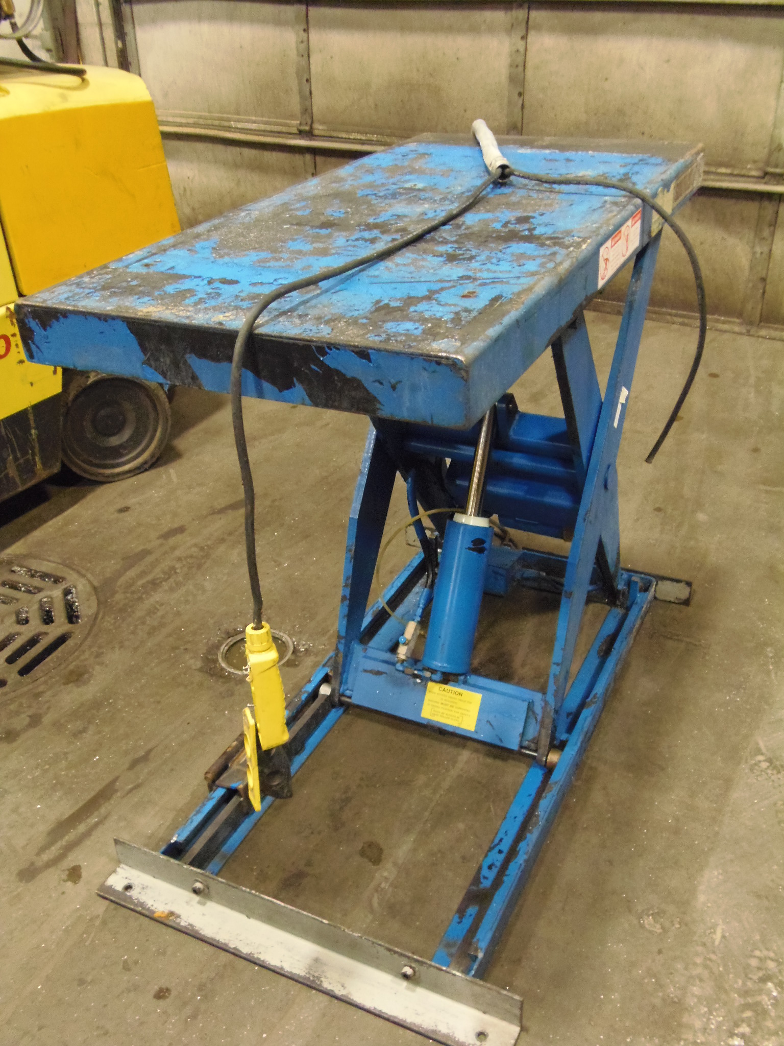 SOUTHWORTH LIFTING TABLE, LS2-36, 2000 LB CAPACITY, 24" x 48" TABLE, 43" LIFTING HEIGHT, 1994