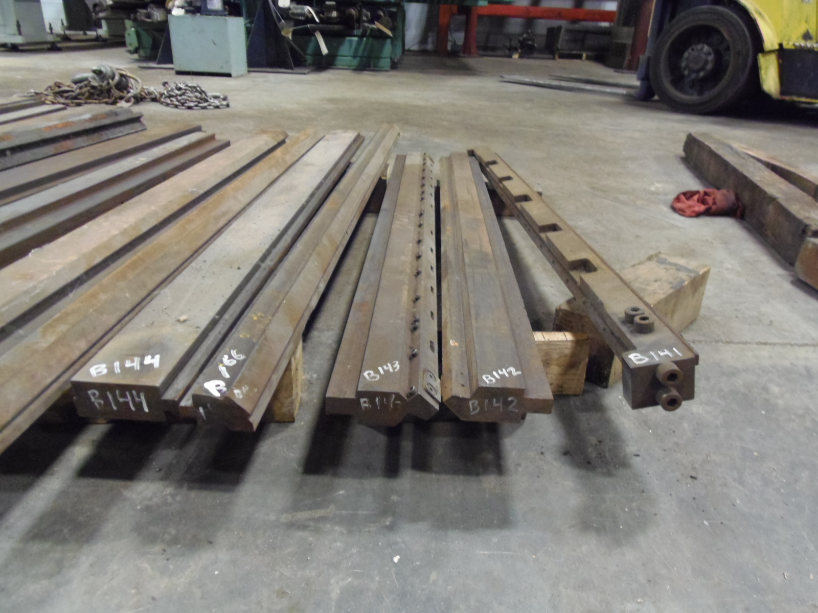 USED PRESS BRAKE DIES.  LOTS B140 TO B149