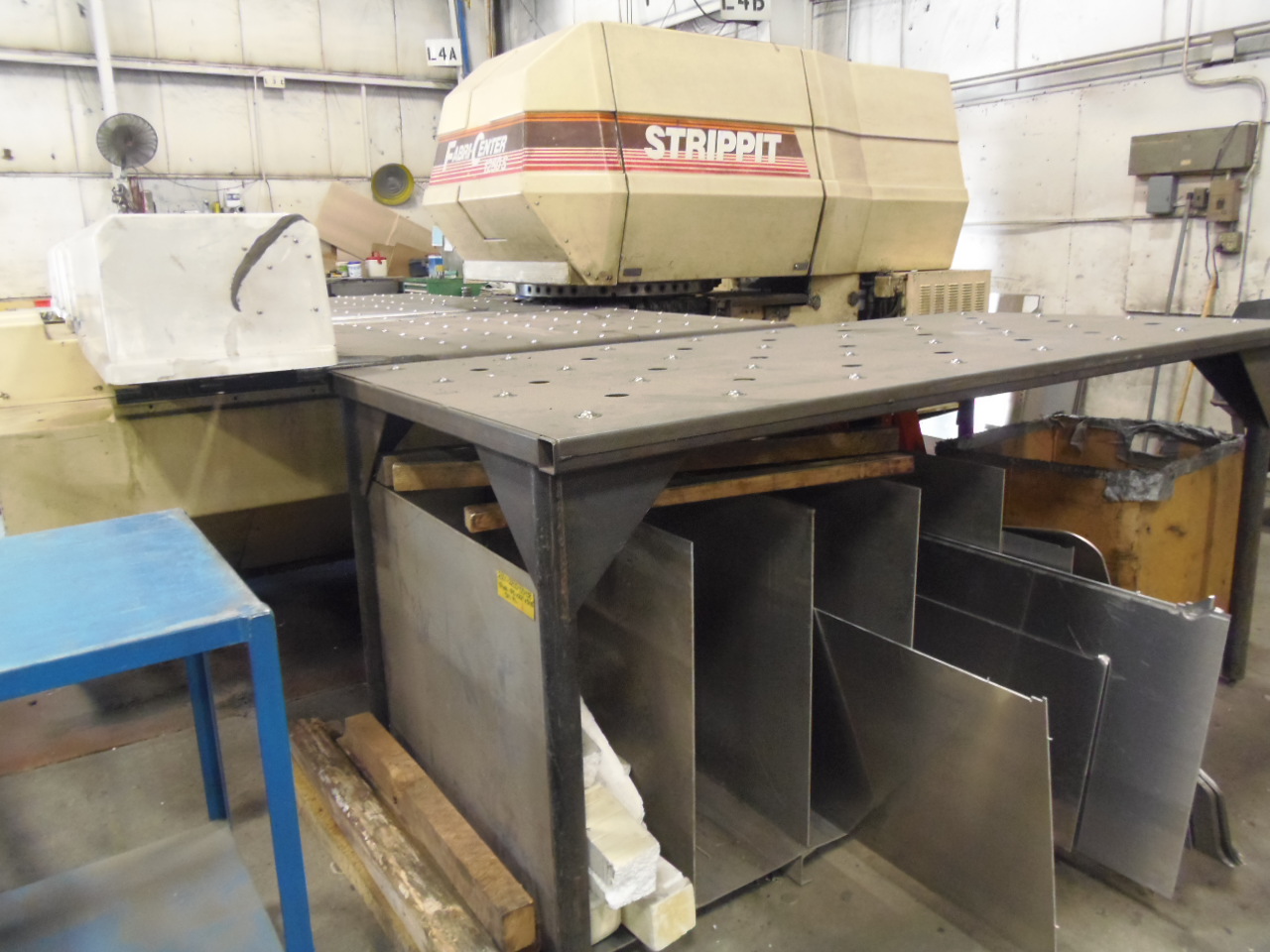 33 TON STRIPPIT FC1250S, 33 STATION TURRET, AUTO INDEX, FANUC OP CONTROL REPOSITIONING, 40" X 60" W/O REPO, LOTS OF TOOLING, 1989