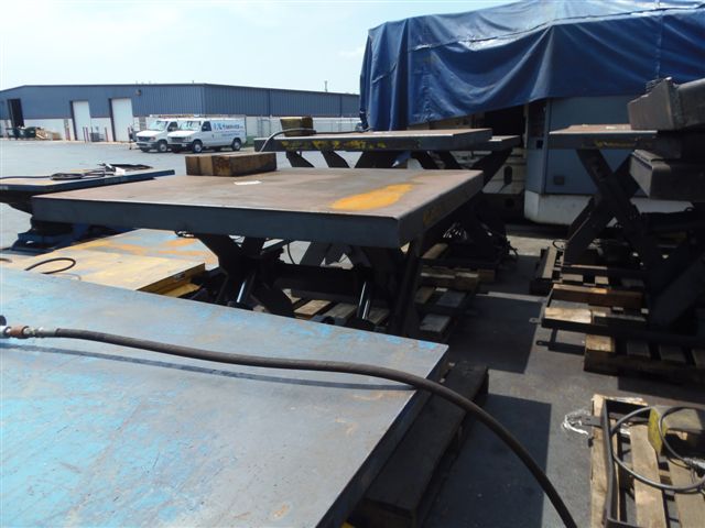 4000 LB PENTALIFT HYDRAULIC LIFT TABLE, 50" X 50" PLATFORM, 2005