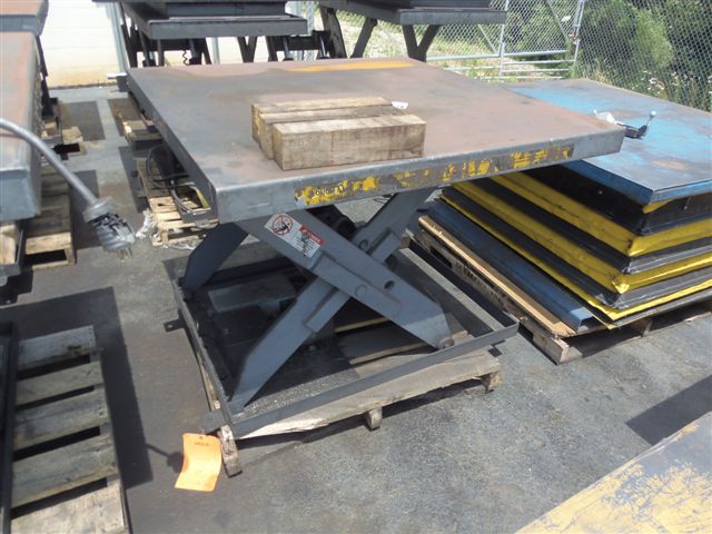 4000 LB PENTALIFT HYDRAULIC LIFT TABLE, 50" X 50" PLATFORM, 2005