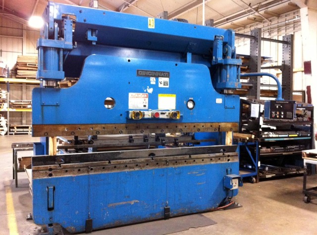 135 TON X 10' CINCINNATI AUTOSHAPE, 135-AS-10, 8'6" BET., 2 AXIS AUTOSHAPE CONTROL, HYD., FLUSH FLOOR