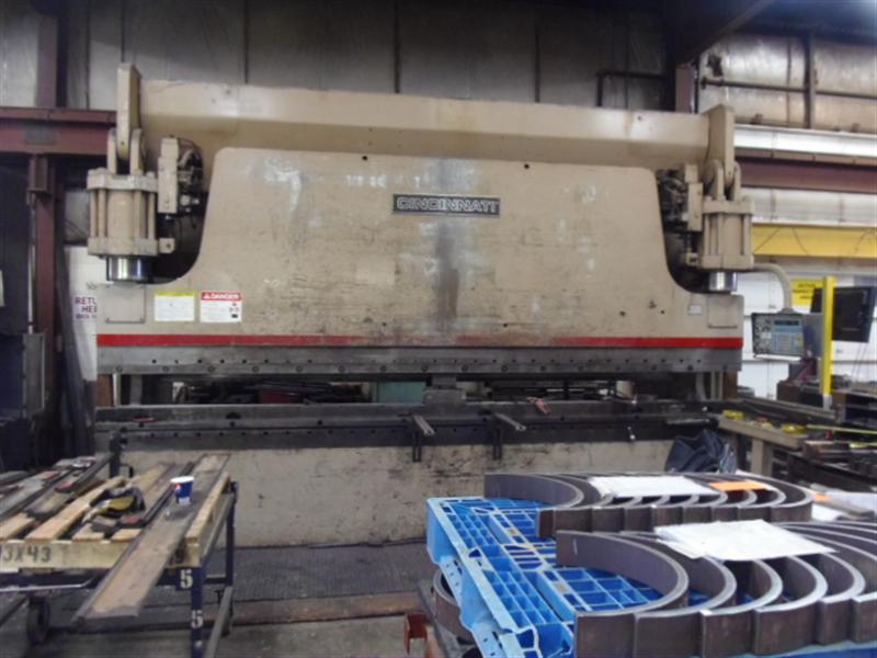 350T CINCINNATI FM-II, 16' O.A., 14' 6" BET., FORM MASTER II CONTROL WITH 24" BG, 8" POWER R ADJ, DUAL PALMS,  10"THR & STR, , 1992