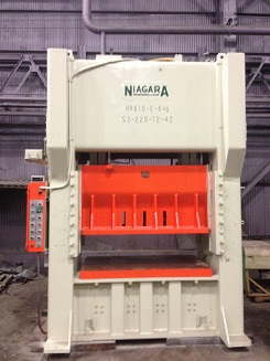 225 TON NIAGARA 610E, 5" STK, 72" X 42" BED, 23" SHT HT, 5" ADJ., 32 SPM, AC/AB