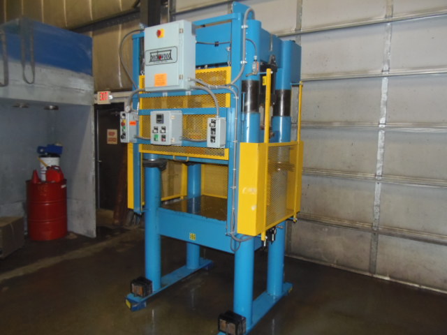 30 TON BECKWOOD, 4 POST DESIGN, 25" OPEN HEIGHT, 18.5" SHT HEIGHT, ELECTRICAL CONTROLS, 1999