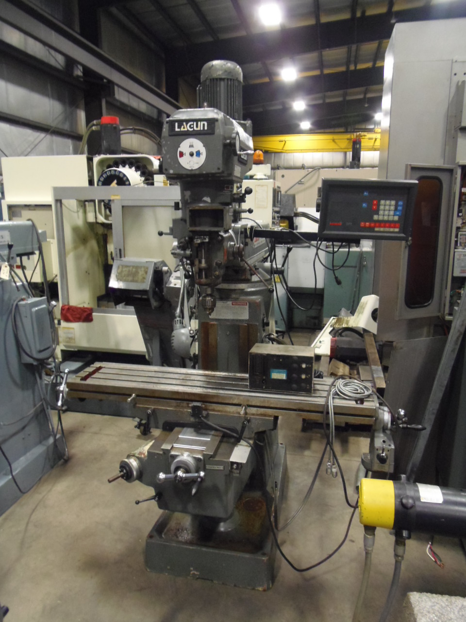 LAGUN FTV-2, 50" x 10" TBL, 3 HP, R-8 TAPER, 4250 RPM, 33"-X, 16"-Y, 16" KNEE, 5" QUILL, 2-AXIS DRO