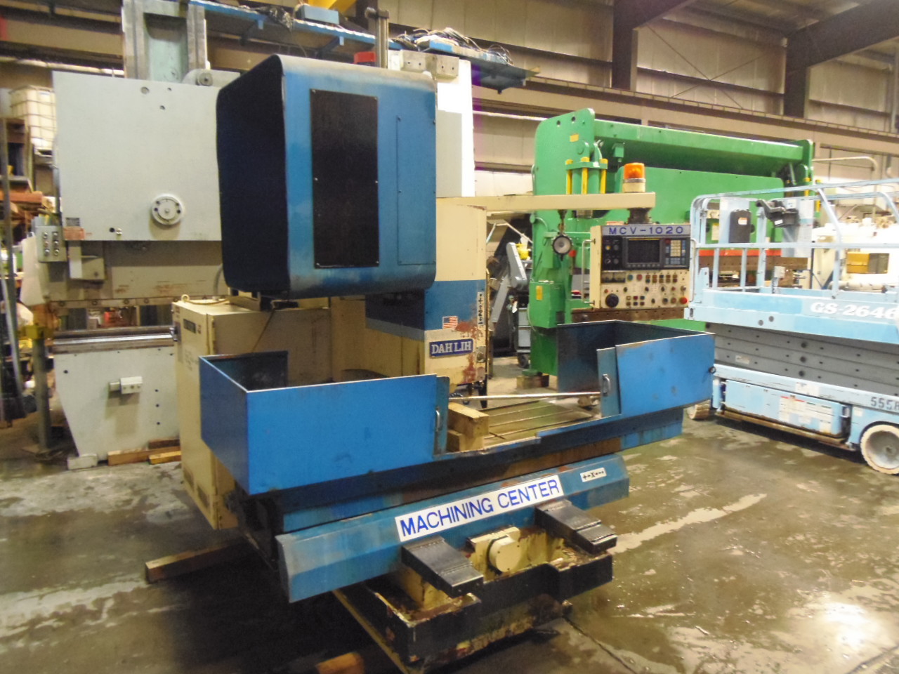 DAHLIH MCV-1020 VERTICAL MACHINING CENTER, 51" X 20" TABLE, 40 X 20 X 22 TRAVELS, 10 HP, 40-4000 RPM, FANUC O-M CONTROL, 1989