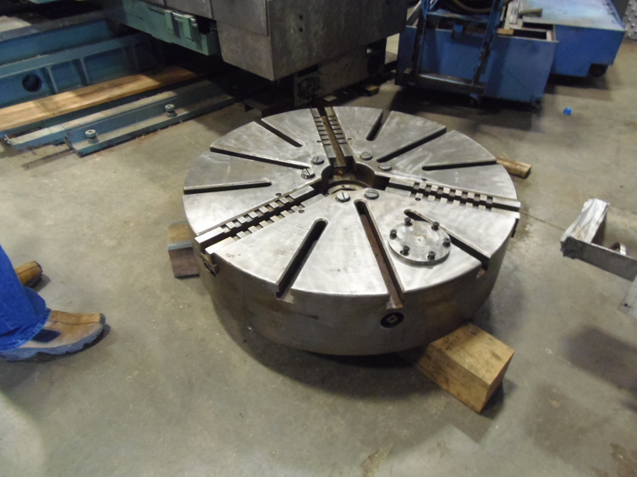 42" 3 JAW VTL CHUCK, STEEL, MANUAL, 5" HOLE, 9.5" DEPTH, 2" ADJ PER JAW, 