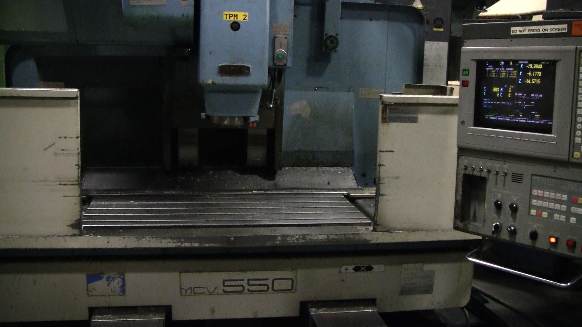 OKK MCV-550 VERTICAL MACHINING CENTER, 41 x 21 x 22 TRAVELS, 51" X 22", 30 TOOLS, CAT 50, 4000 RPM, 1992
