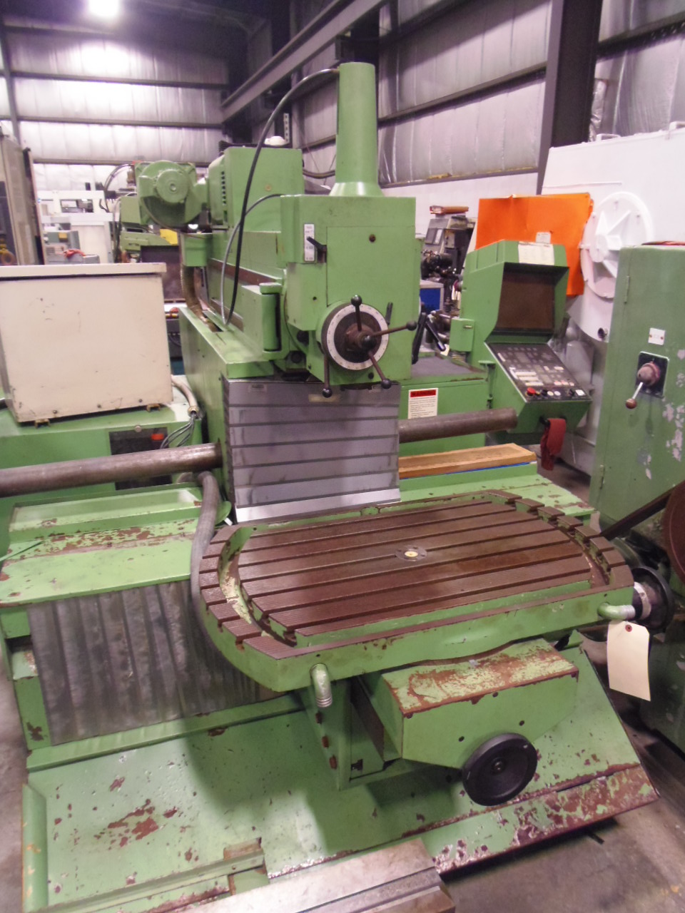 MAHO UNIVERSAL CNC MILL, MODEL MH 700C, 27.5 X - 19.66 Y - 15.75 Z TRAVELS, SWIVEL / TILT TABLE, MAHO PHILLIPS 432 CONTROL