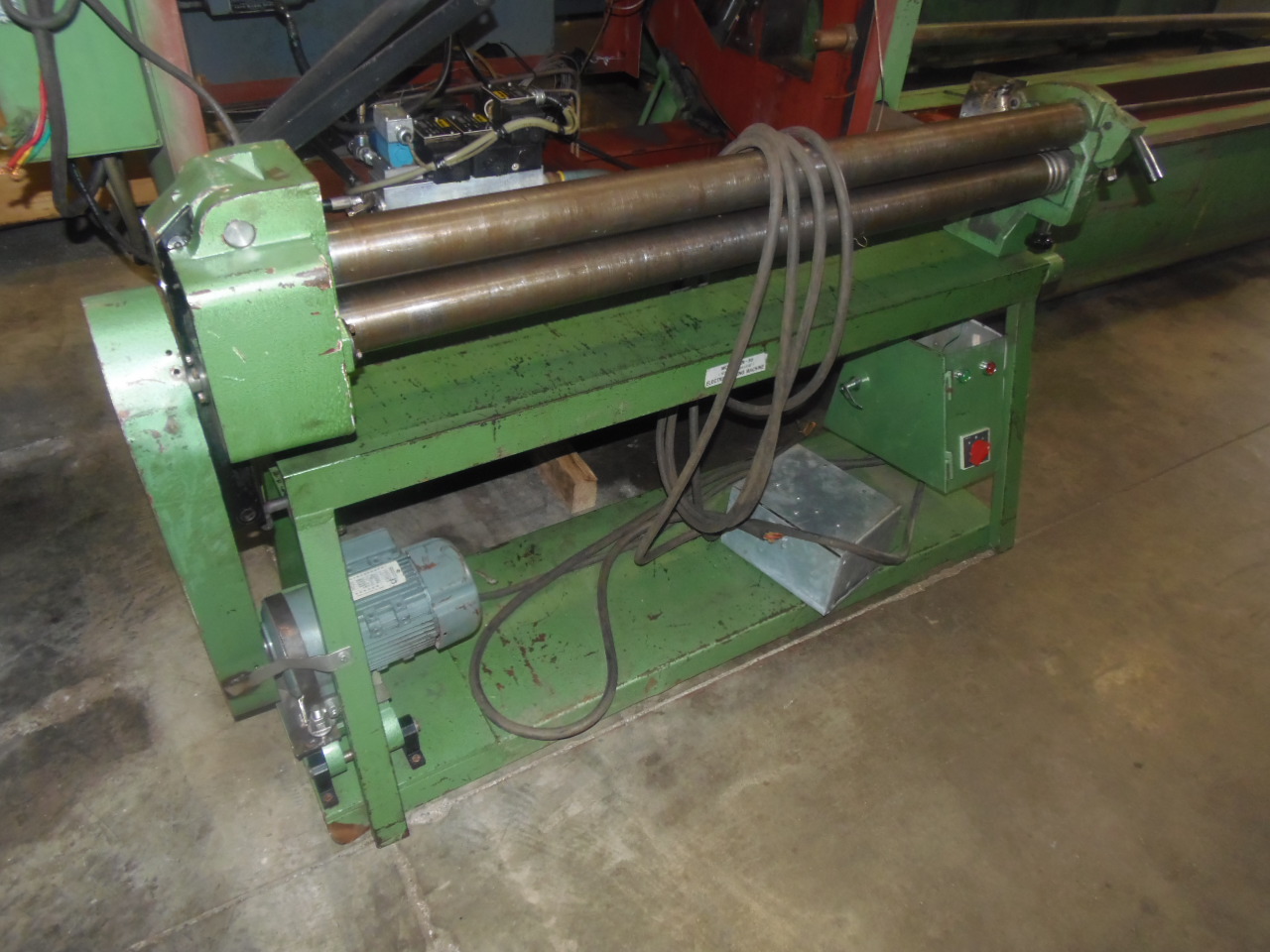 50" x 16 GAUGE ROLL, ELECTRIC ROLLING MACHINE, 3 ROLL, RINGS