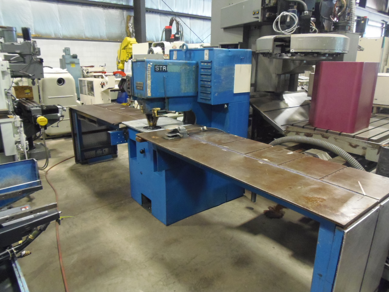 30 TON STRIPPIT SINGLE STATION PUNCH, MODEL SONIC 18 / 30, 1/4" MAX, 18" THROAT DEPTH, APPROX. 1968