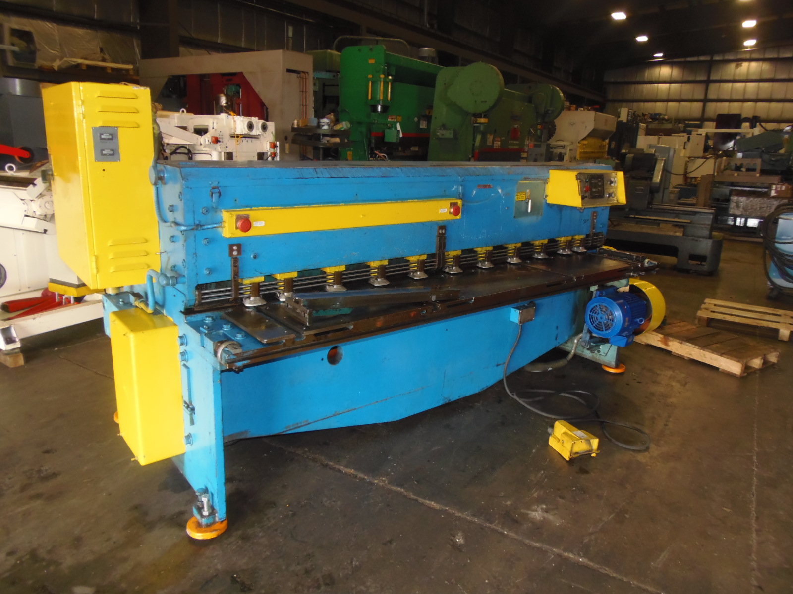 8' X 1/4" AMADA SHEAR, MODEL M-2560, MECHANICAL, 60 SPM, FOOT PEDAL, 1981