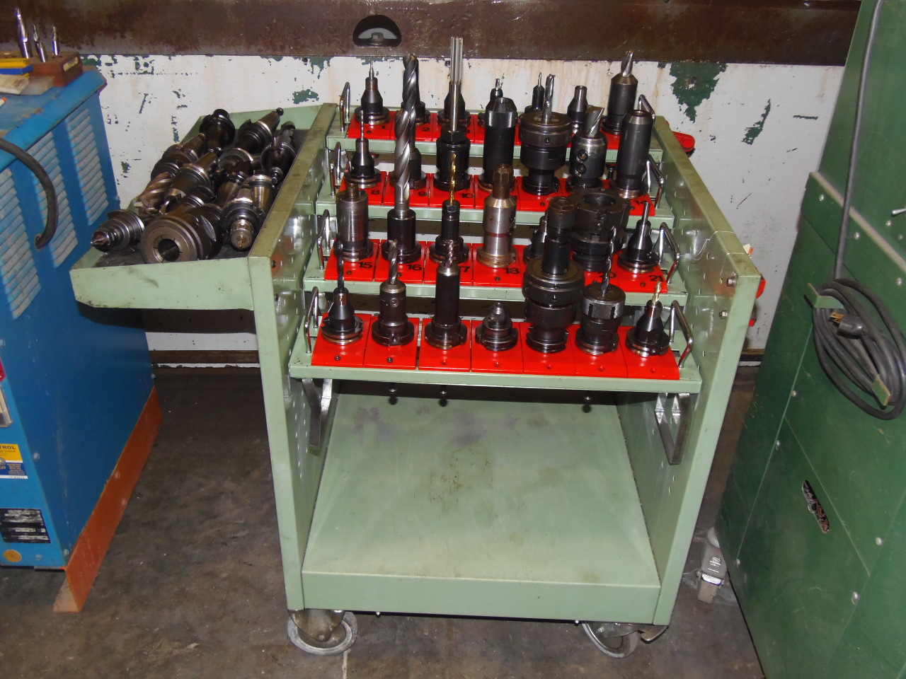 40 - CAT 40 TOOL HOLDERS WITH CART