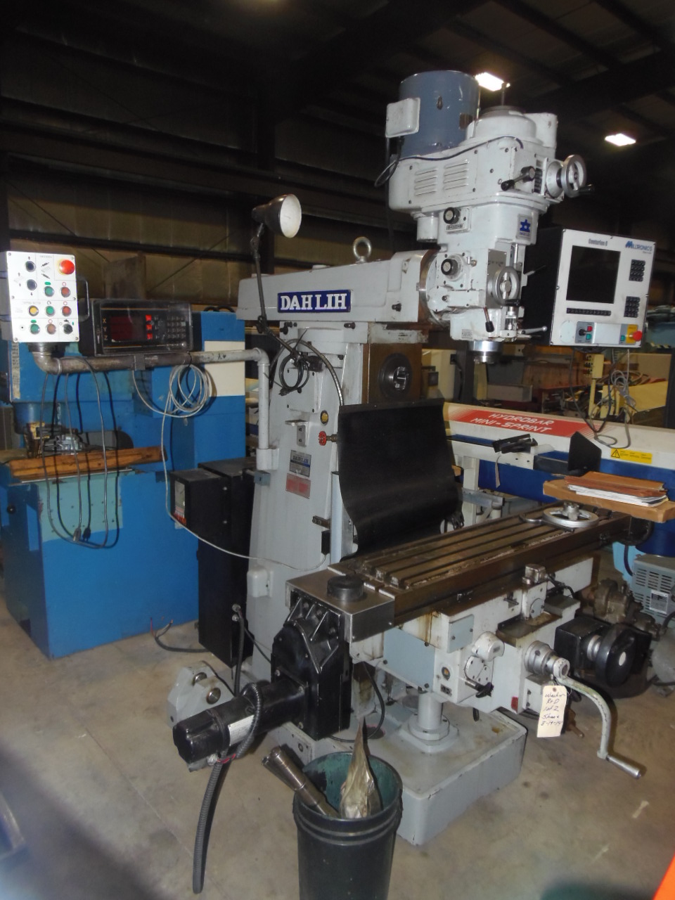 DAH LIH GH-2200 CNC VERTICAL AND HORIZONTAL MILL, CENTURION 6 CONTROL, HANDLES FOR MANUAL OPERATION, 51" X 11" TABLE, 80-3800 RPM, 1989