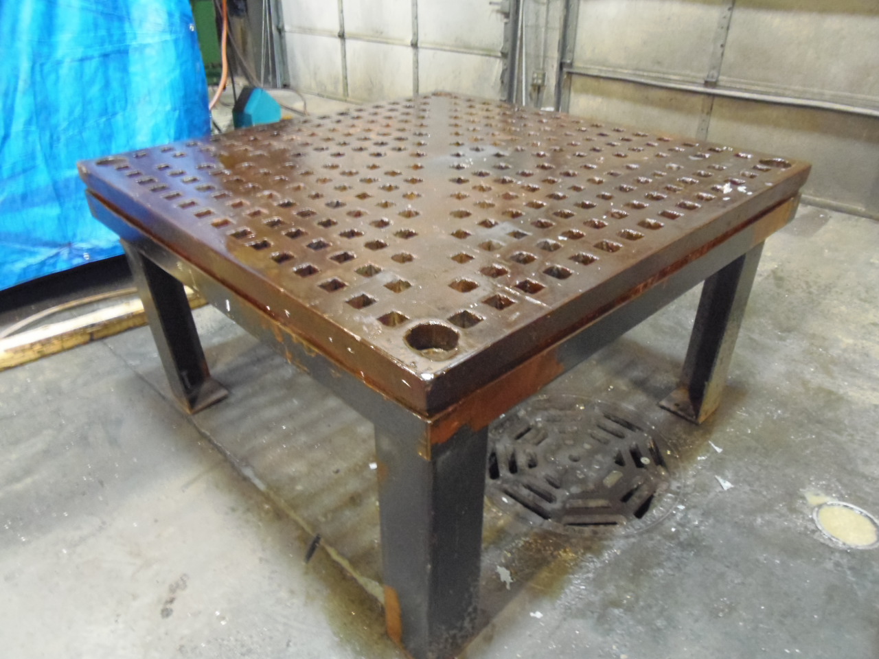 5â€™ X 5â€™ ACORN TABLE WITH STAND, 34" OFF GROUND