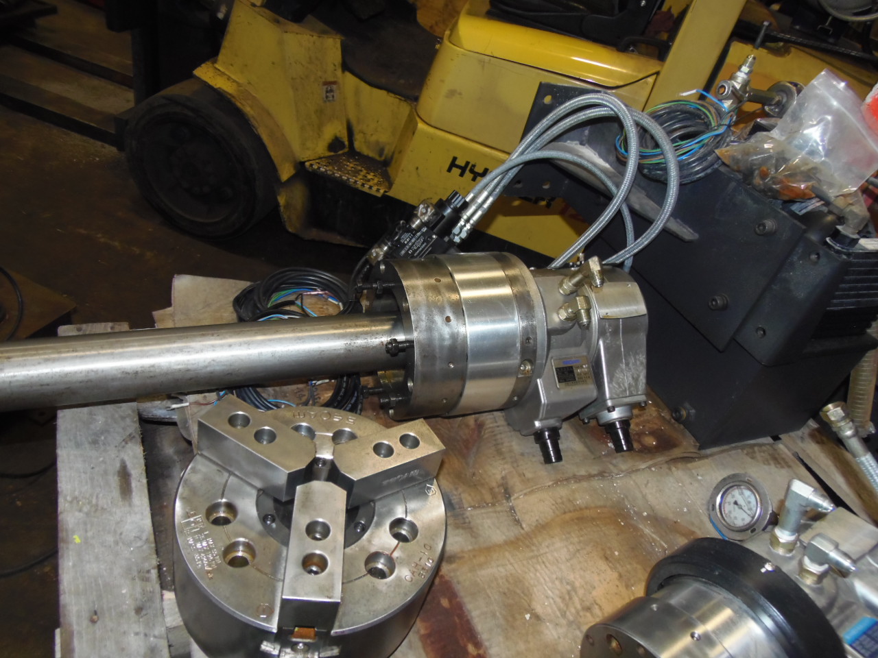 10" UNUSED SEOAM 3-JAW HYDRAULIC CHUCK, MODEL CAH-10, YAH-10WA HYDRAULIC ROTARY CYLINDER. 