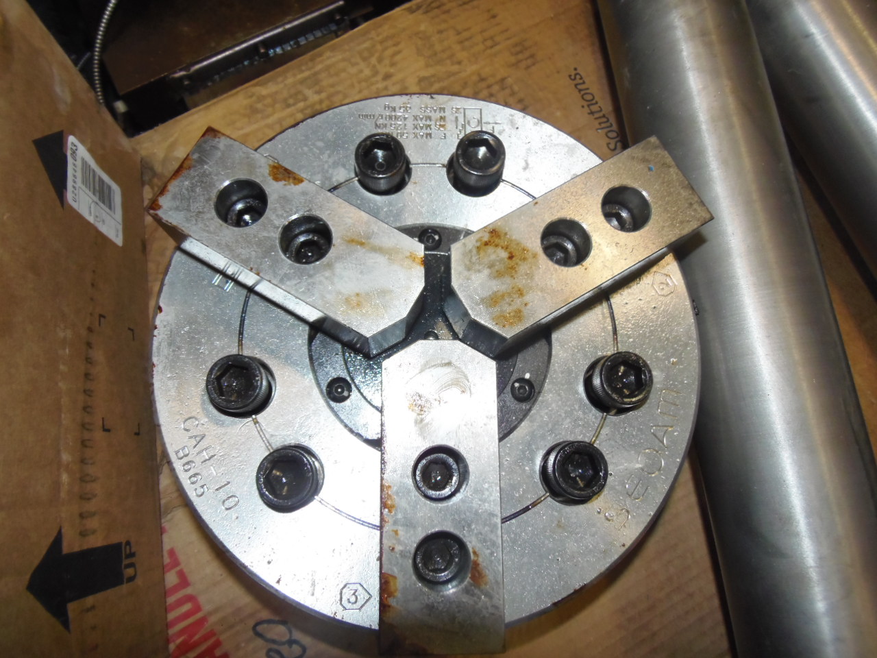 10" UNUSED SEOAM 3-JAW HYDRAULIC CHUCK, MODEL CAH-10, YAH-10WA HYDRAULIC ROTARY CYLINDER. 