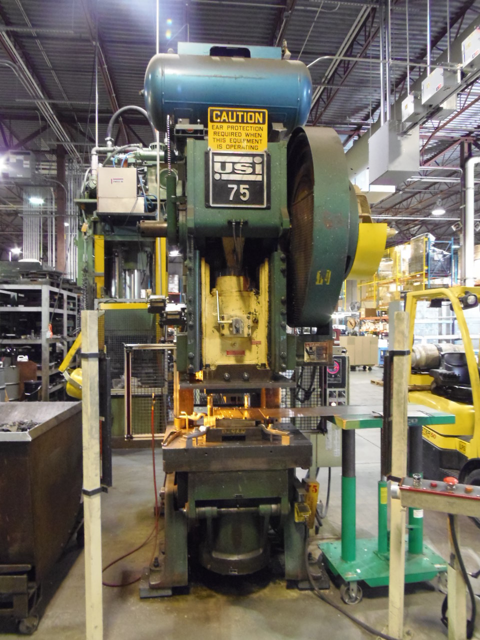 75 TON USI - CLEARING O.B.I. SINGLE GEARED, WINTRESS CONTROLS , LIGHT CURTAIN, 25 X 36 BED, 4" STK, 40 SPM, CUSHION, 1969