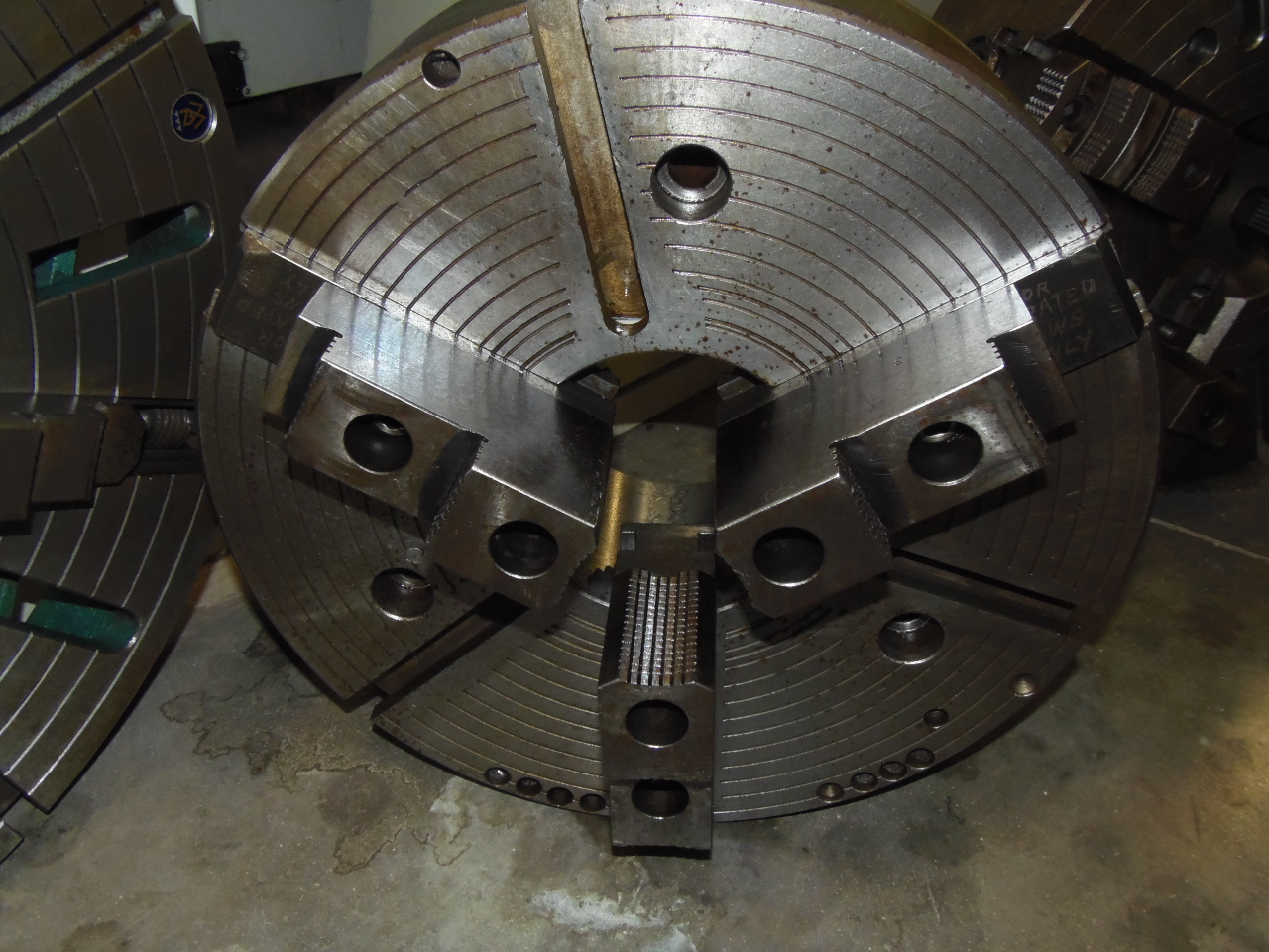 19.5" ROHM 3-JAW MANUAL CHUCK, 6.25" HOLE, QUICK CHANGE JAWS, A2-11, SKID OF TOP JAWS