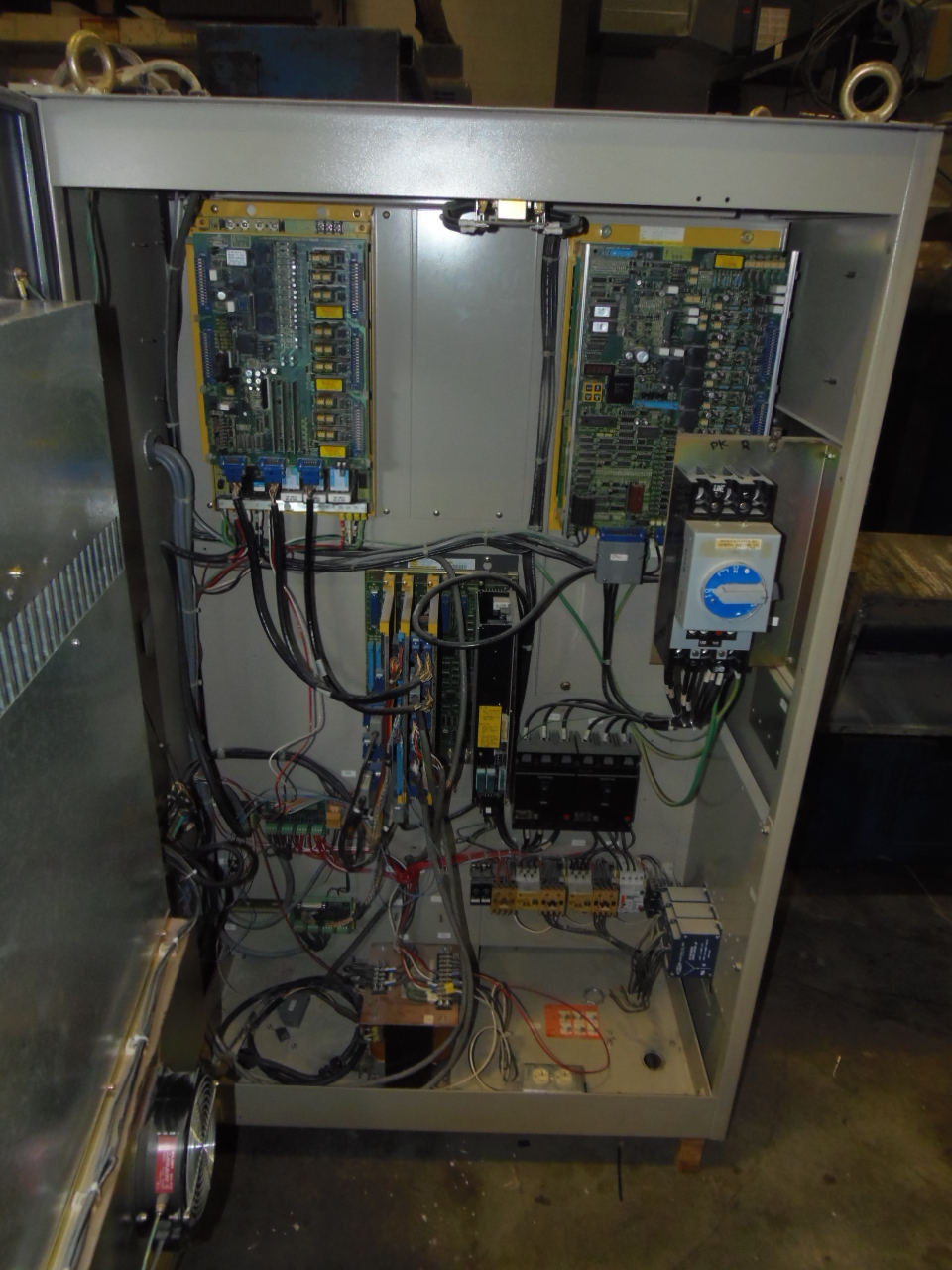 GE FANUC O-MC CNC CONTROL AND CABINET, CAT. NO. 44A850205-G504R08, A06B-6058-H334, A06B-6059-H203, A02B-0098-B511, 1990